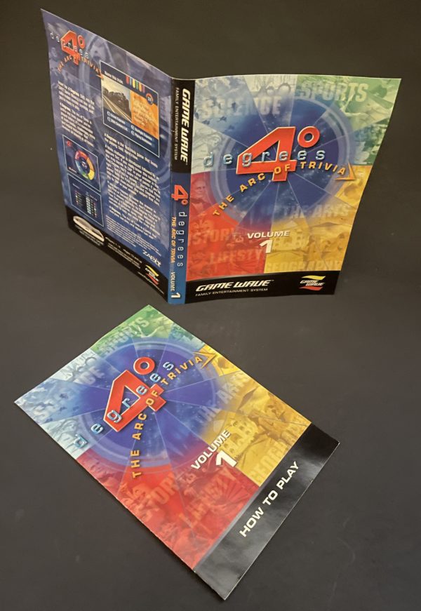Jaquette (sans la boîte) et notice du jeu GameWave "4° degrees : the Arc of Trivia - Volume 1".